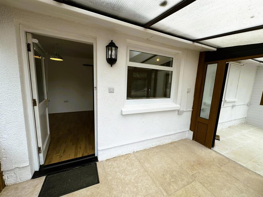 ENTRANCE PORCH