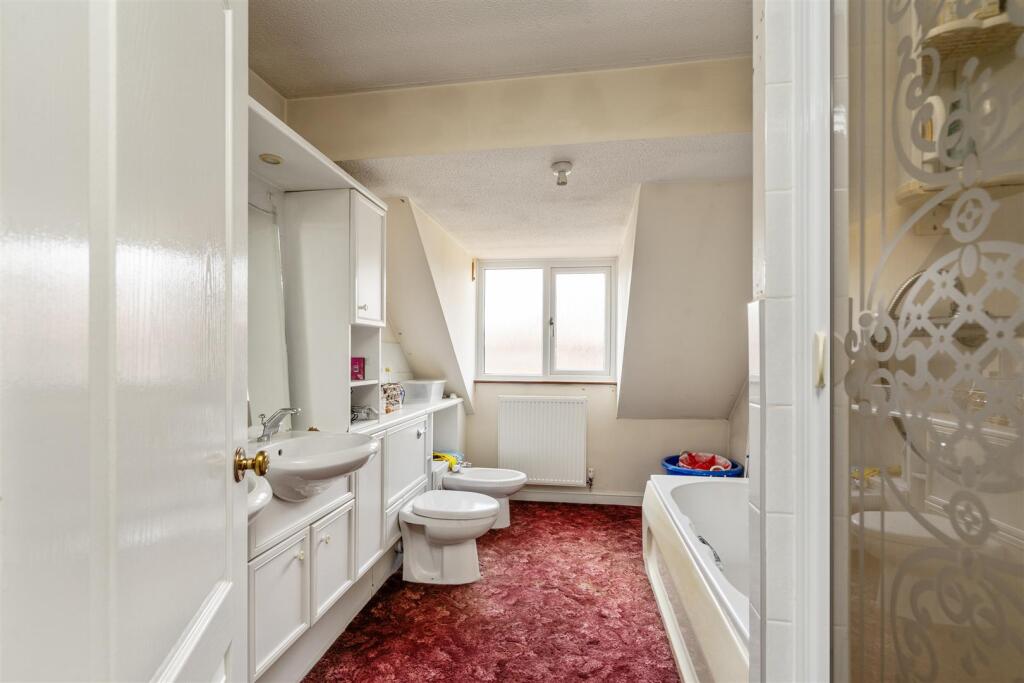 21 Swinbrook Way_4.jpg