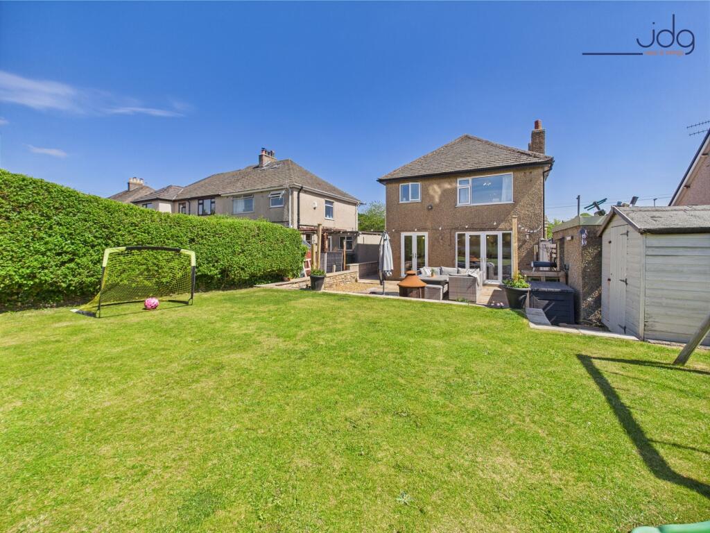 Ideal space for families or those who enjoy outdoor entertaining.