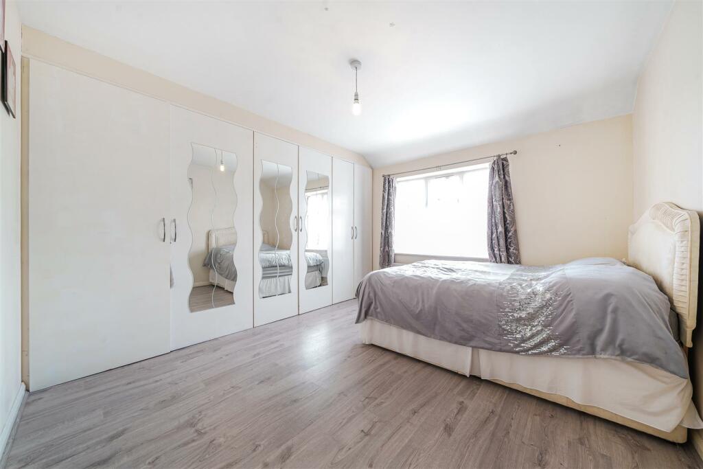 Bedroom 2.JPG