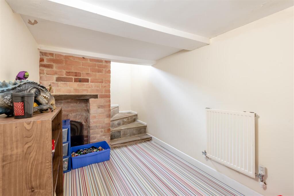 8657361-interior41.jpg