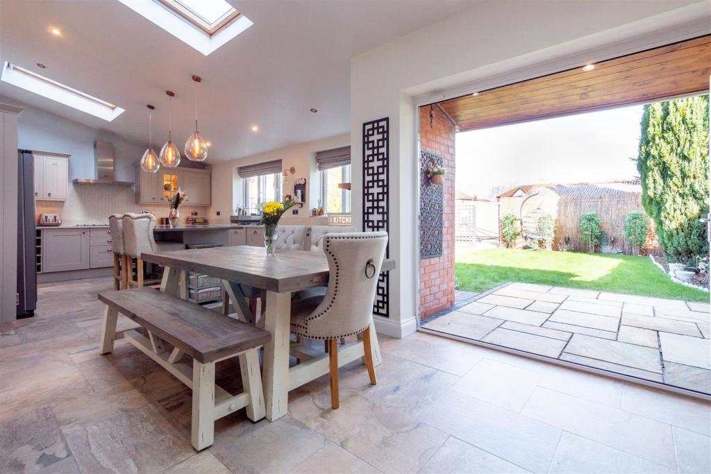 Open Plan Living &amp; Dining Kitchen.jpg