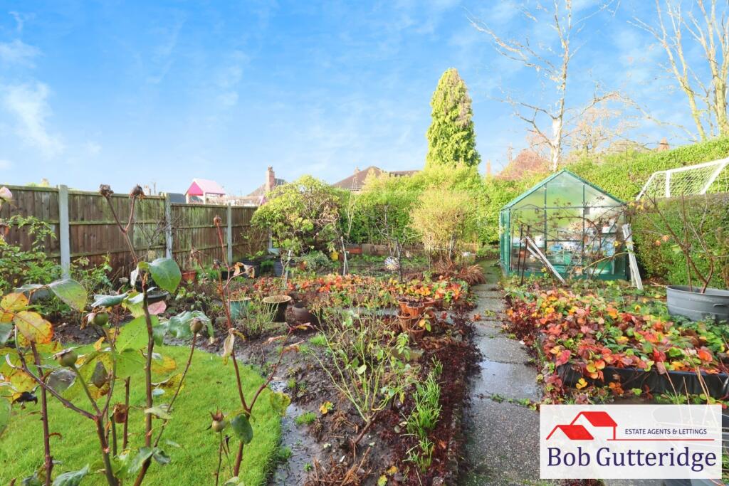 ENCLOSED REAR GARDEN