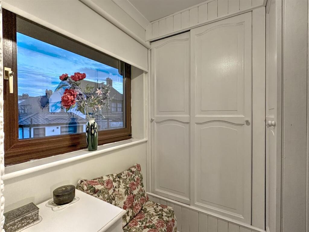 DRESSING AREA