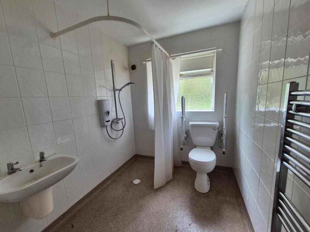 SHOWER ROOM