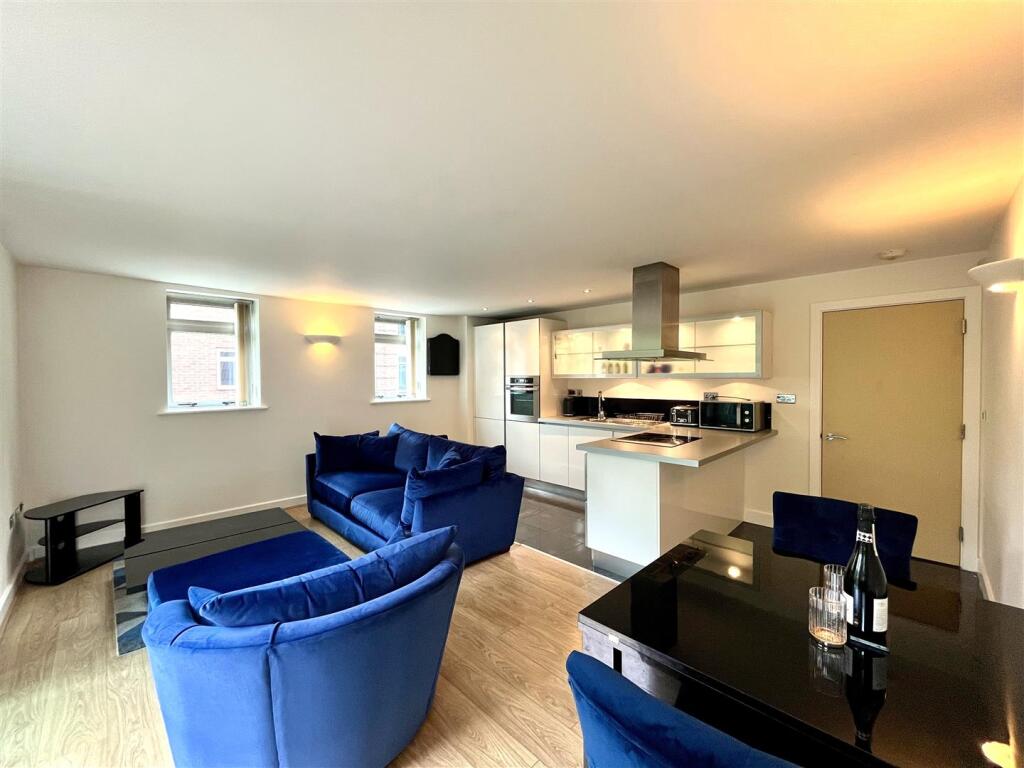 Kitchen / Living Area Aspect 2