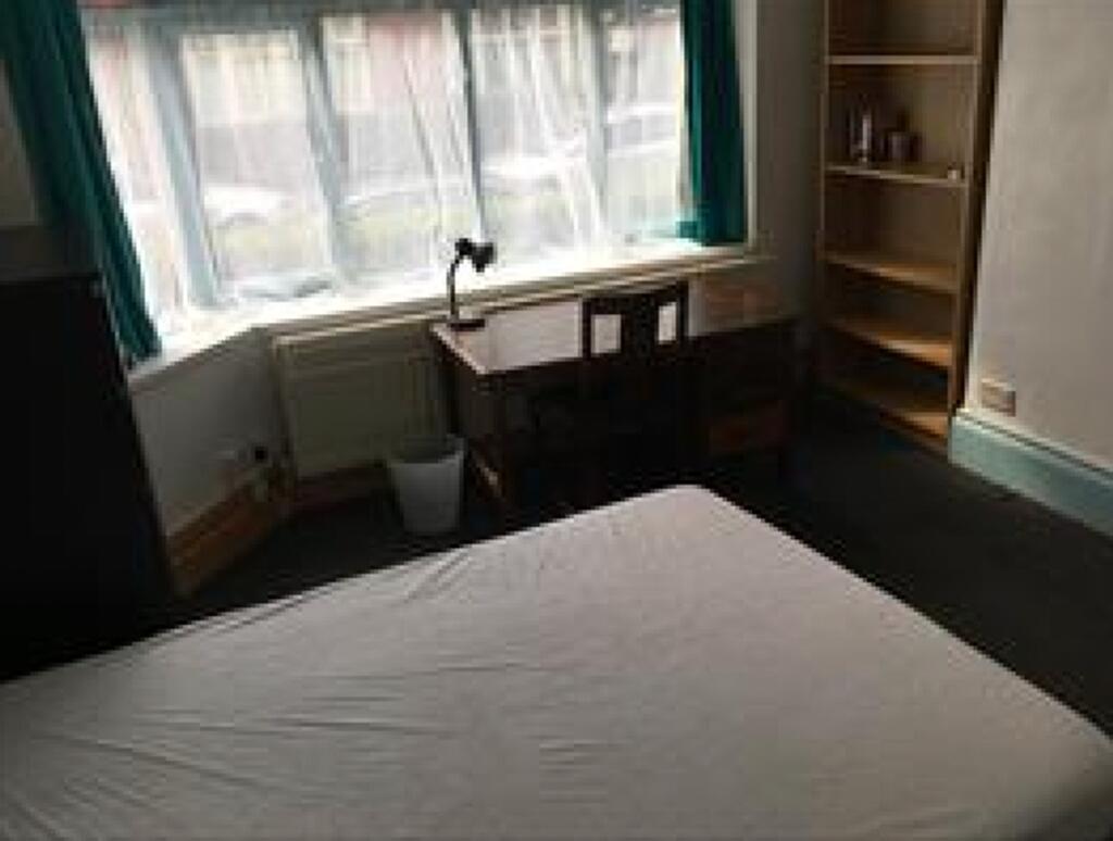 Spacious double bedroom with ample natural ligh...