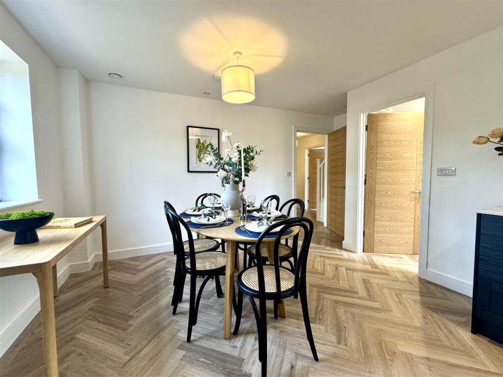 OPEN PLAN KITCHEN/DINING/FAMILY ROOM
