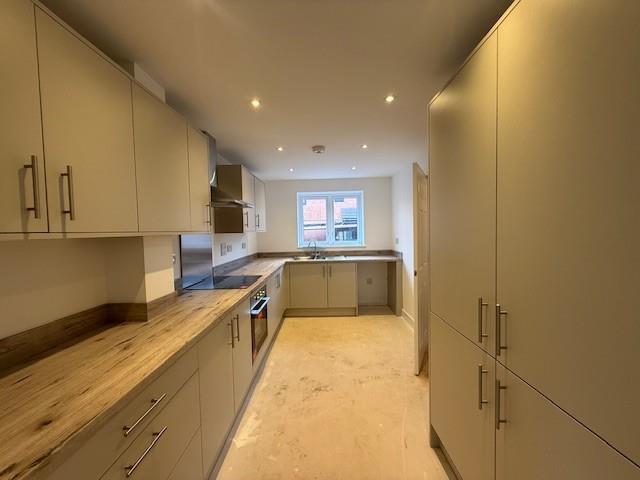 Kitchen 2.jpg