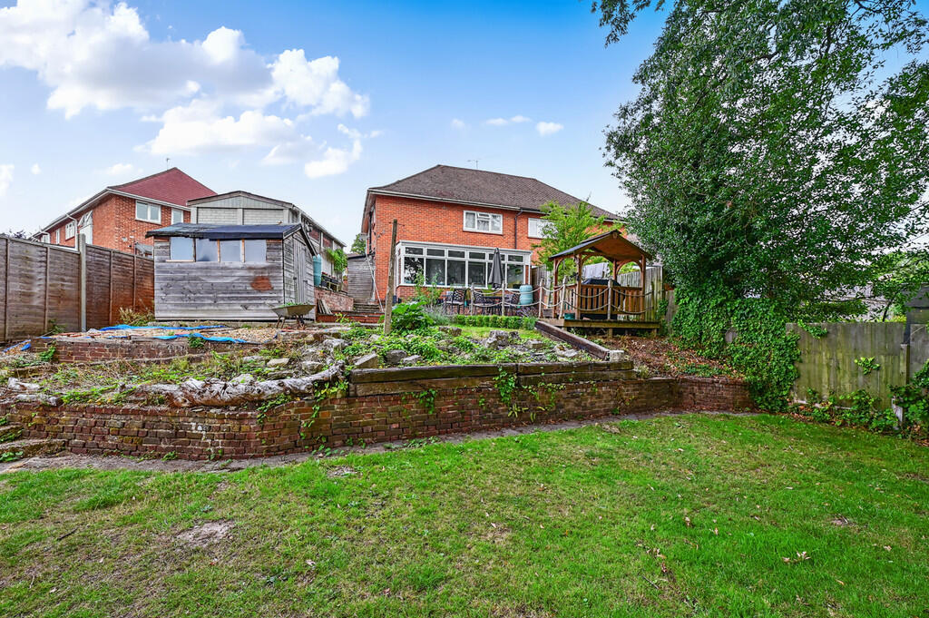 10 Fernhill Close...