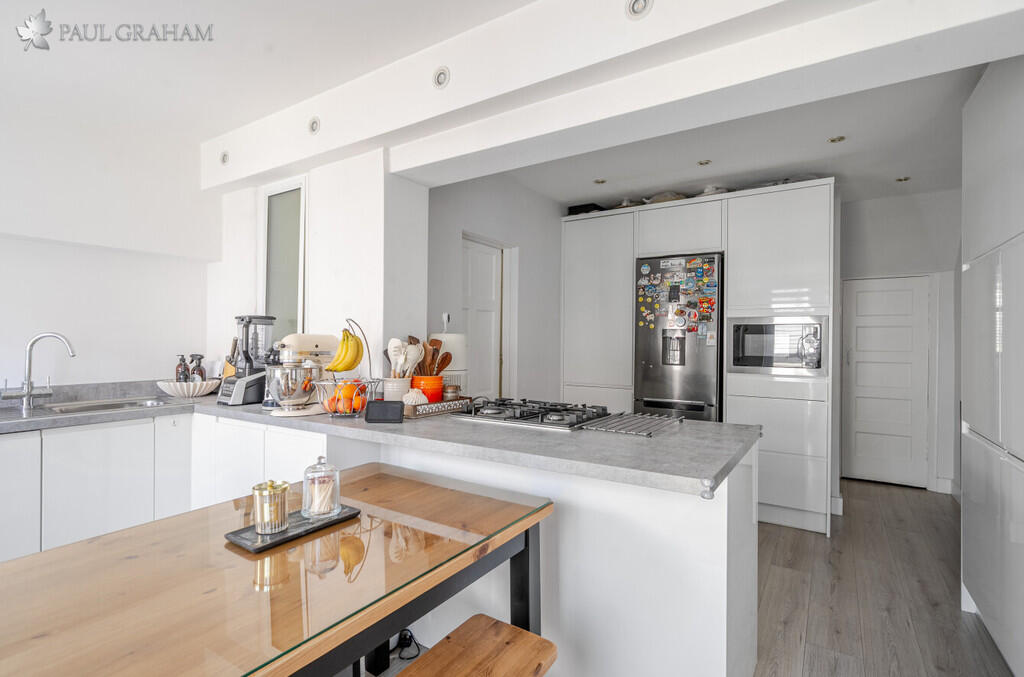 a4b7ffff-a42f-448...