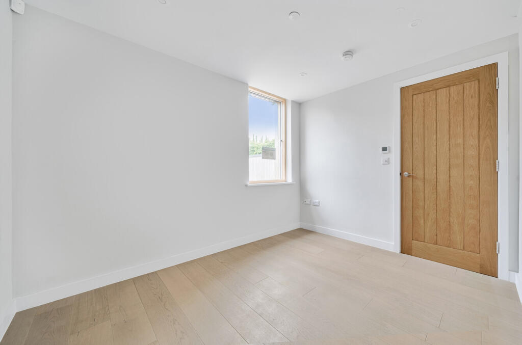 1315342-11-685ab8...