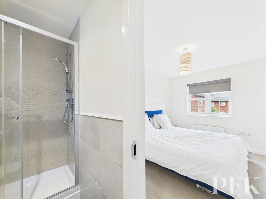 En-suite to Bedroom 1