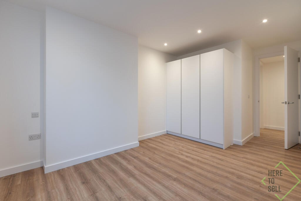 369 Green Lanes, London, N13 4JH-35