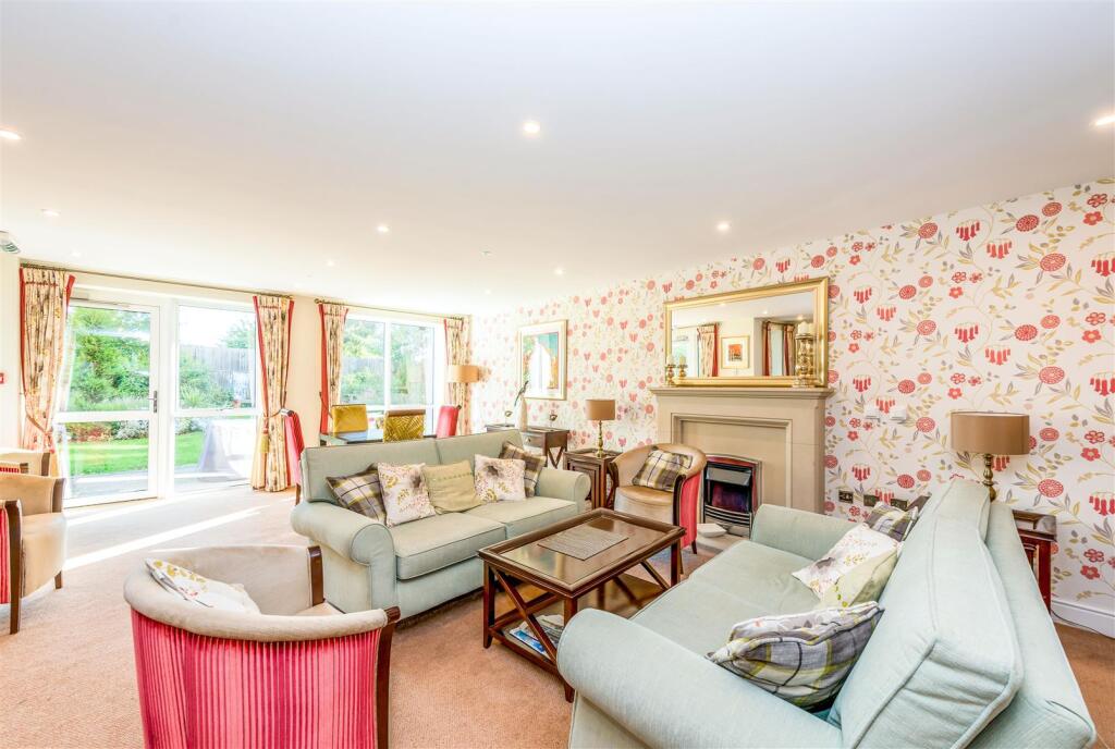 Homeowners Lounge (2).jpg