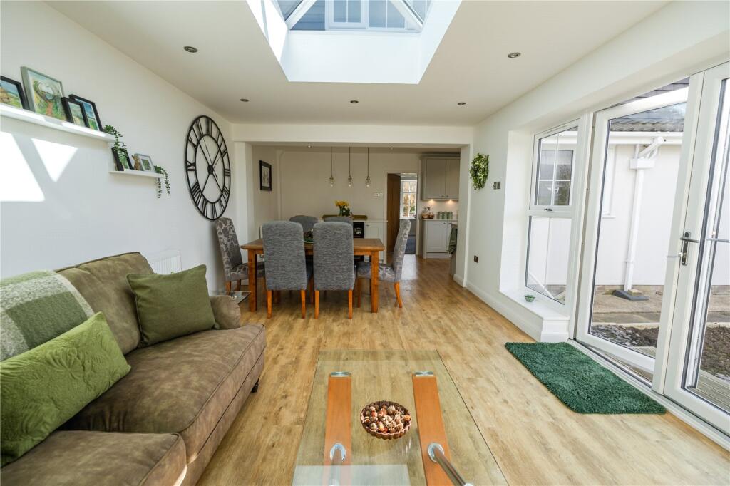 Sitting/Dining Area