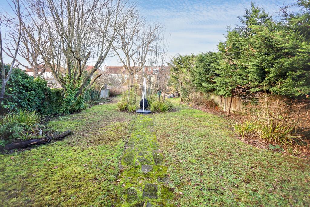 11 Church Crescent, London N20 0JR