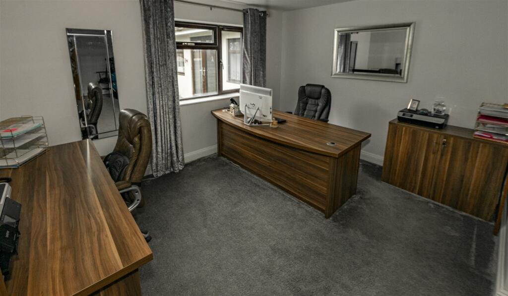 OFFICE/BEDROOM 4