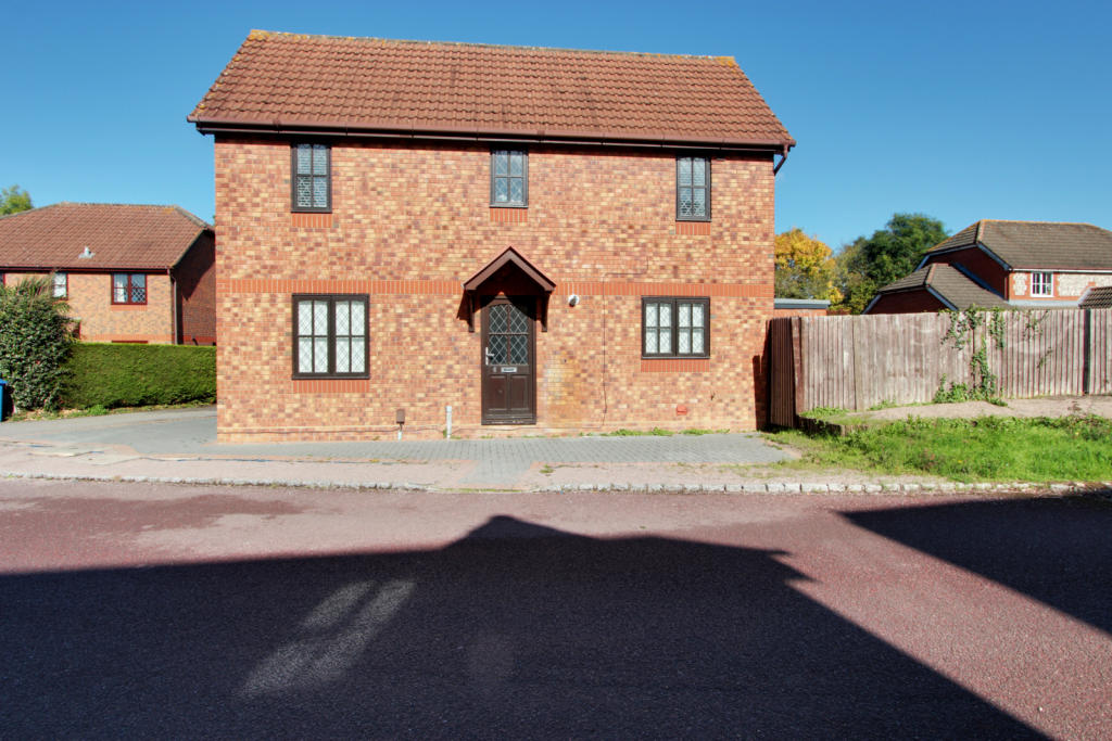 3 Bed Detached House , Bracknell