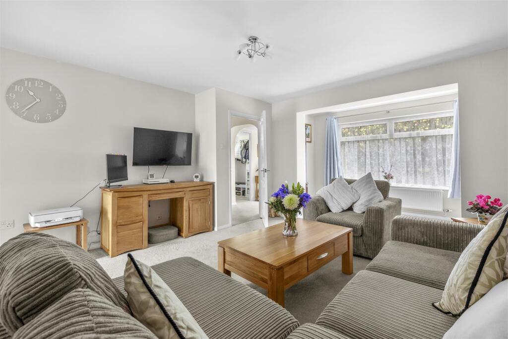 17 Heather Walk, HP15 7UH-7.jpg