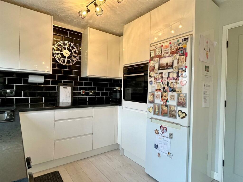 Kitchen 1.jpg