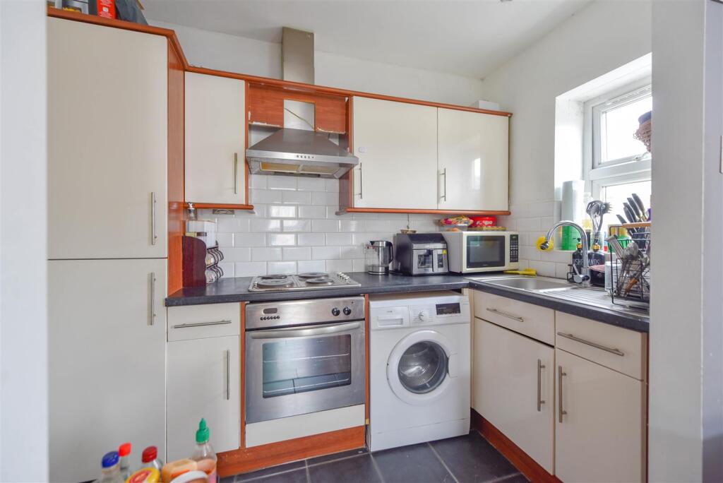 FLAT G KITCHEN