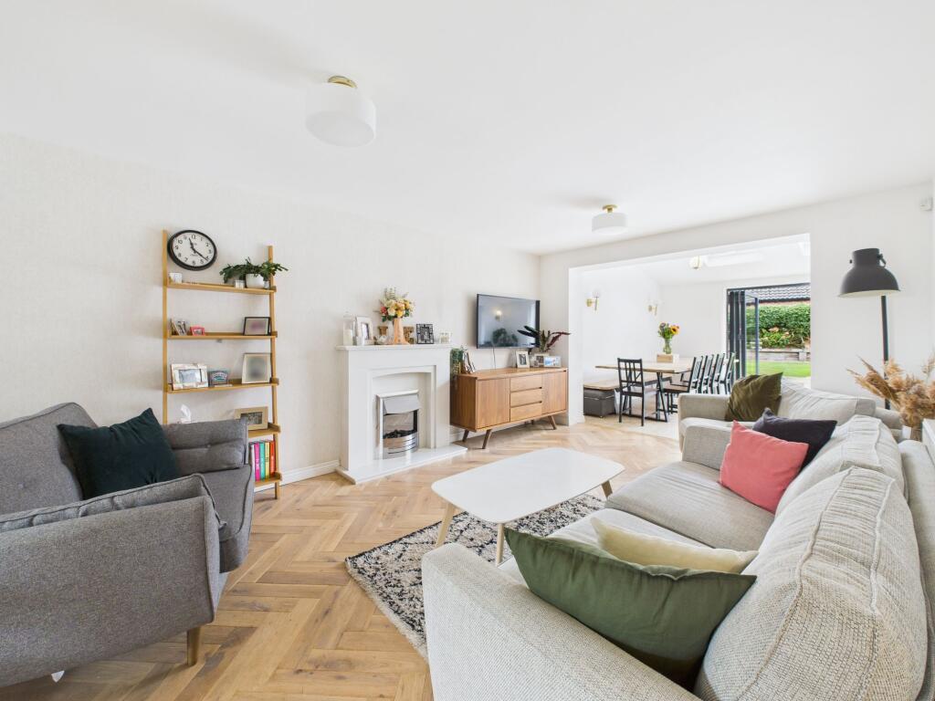Lounge/Dining Room