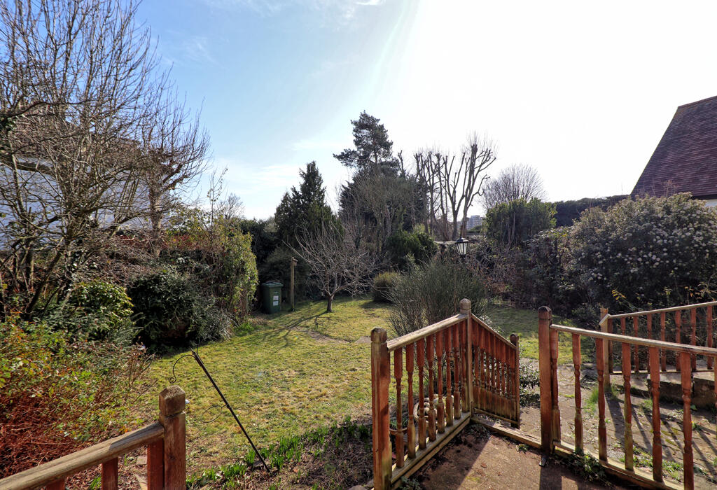 Terrace/Patio to garden
