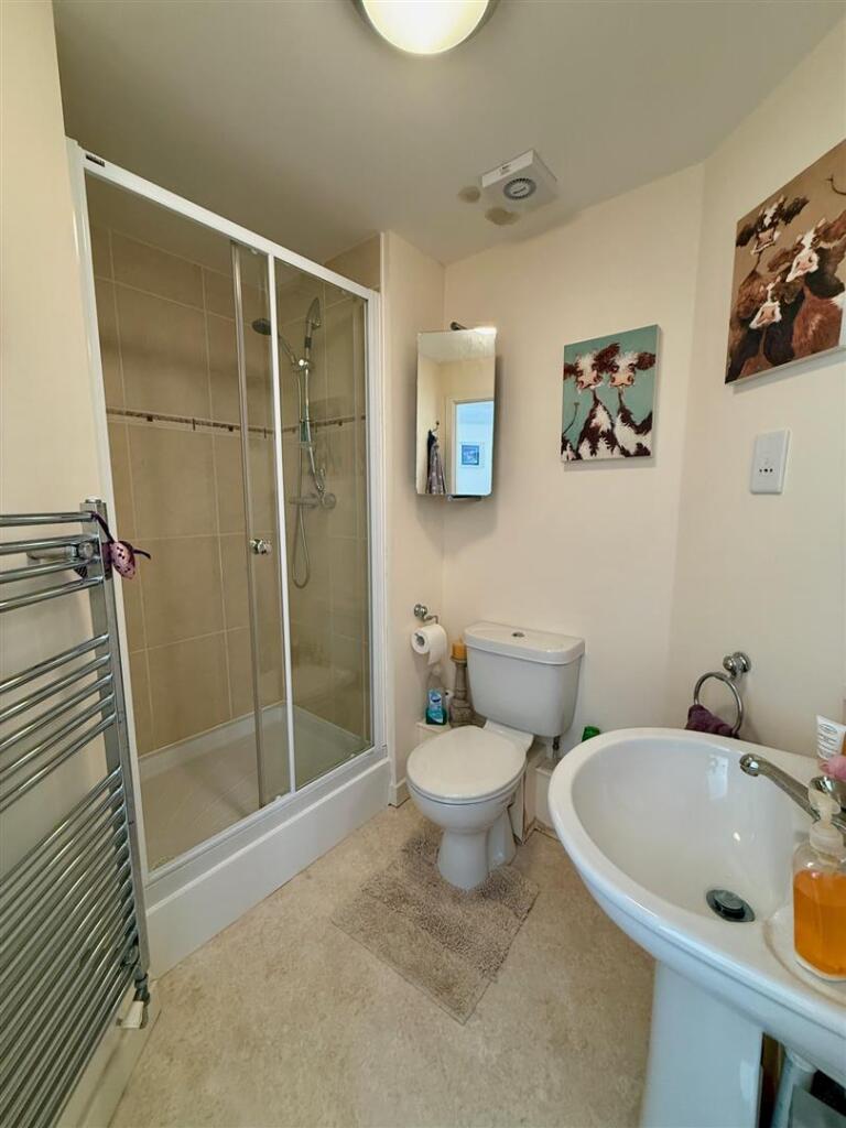 En-Suite Shower Room: