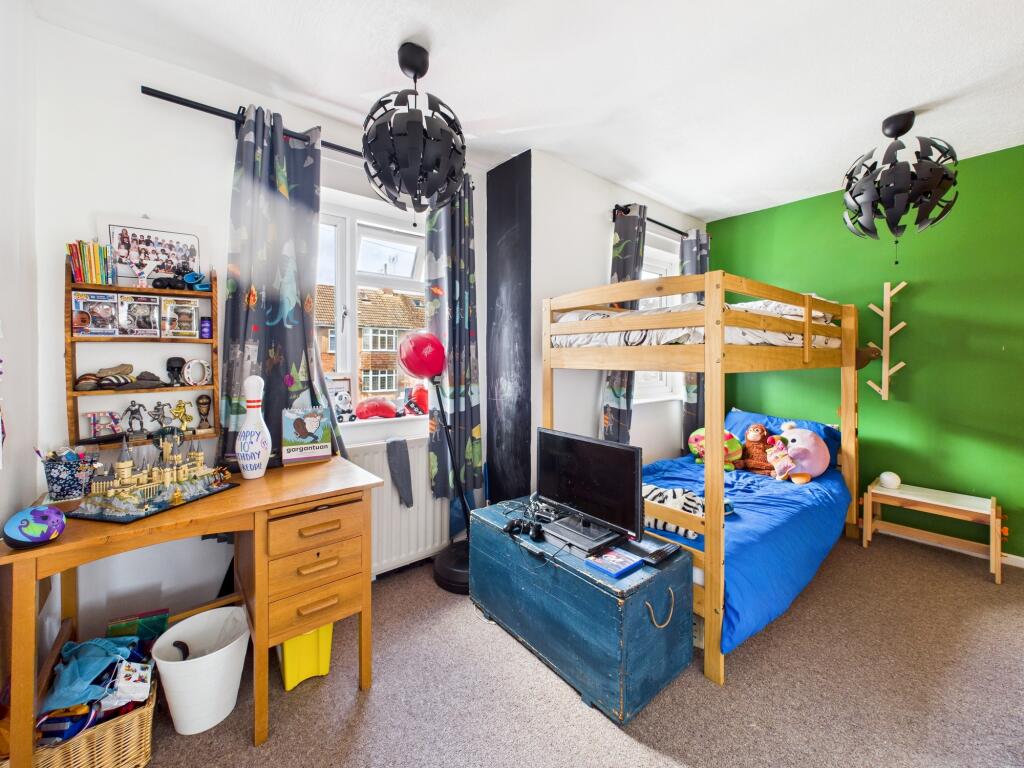 CAM05192G0-PR0133-STILL019