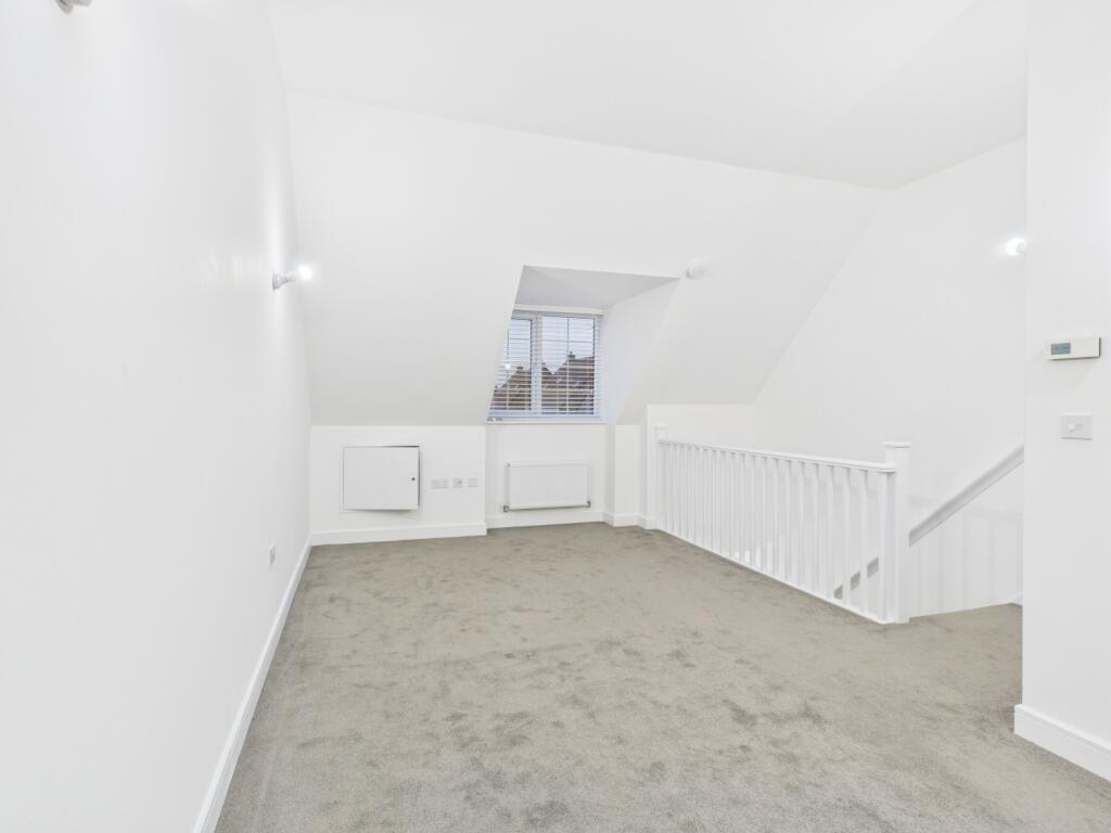 CAM04922G0-PR0081-STILL020