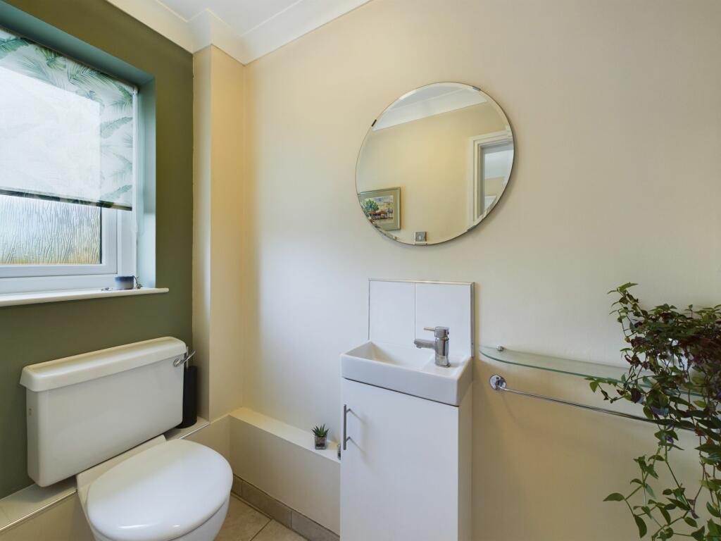 Grnd Floor Cloaks/w.c.