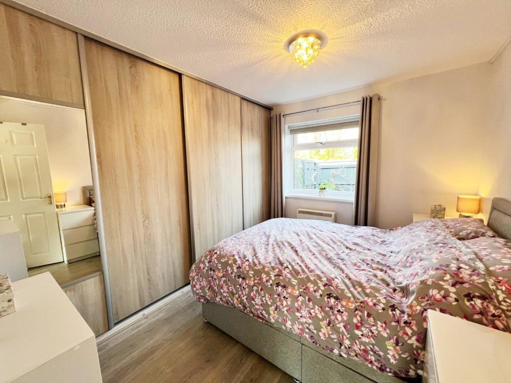 Bedroom 1 pic 1.jpg