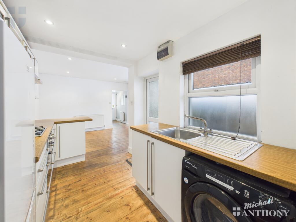 CAM03852G0-PR0336-STILL015 (1)