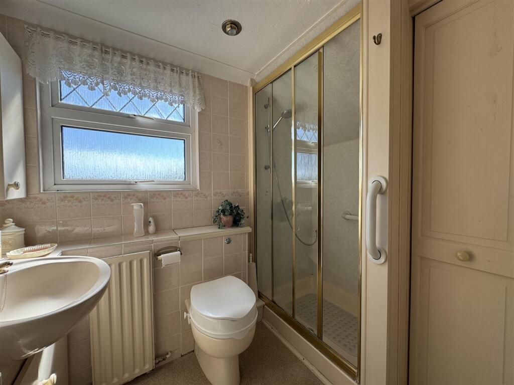 SHOWER ROOM &amp; WC