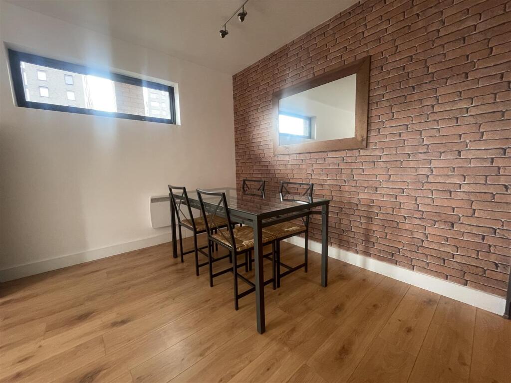Dining.jpeg