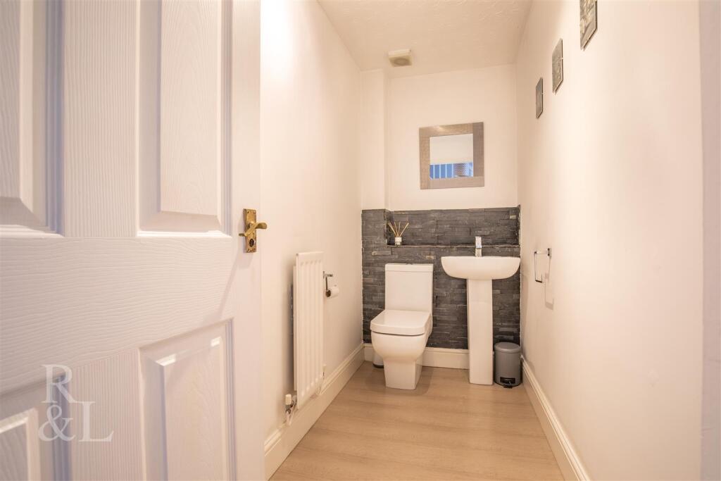 20 Kensington Drive (6).jpg