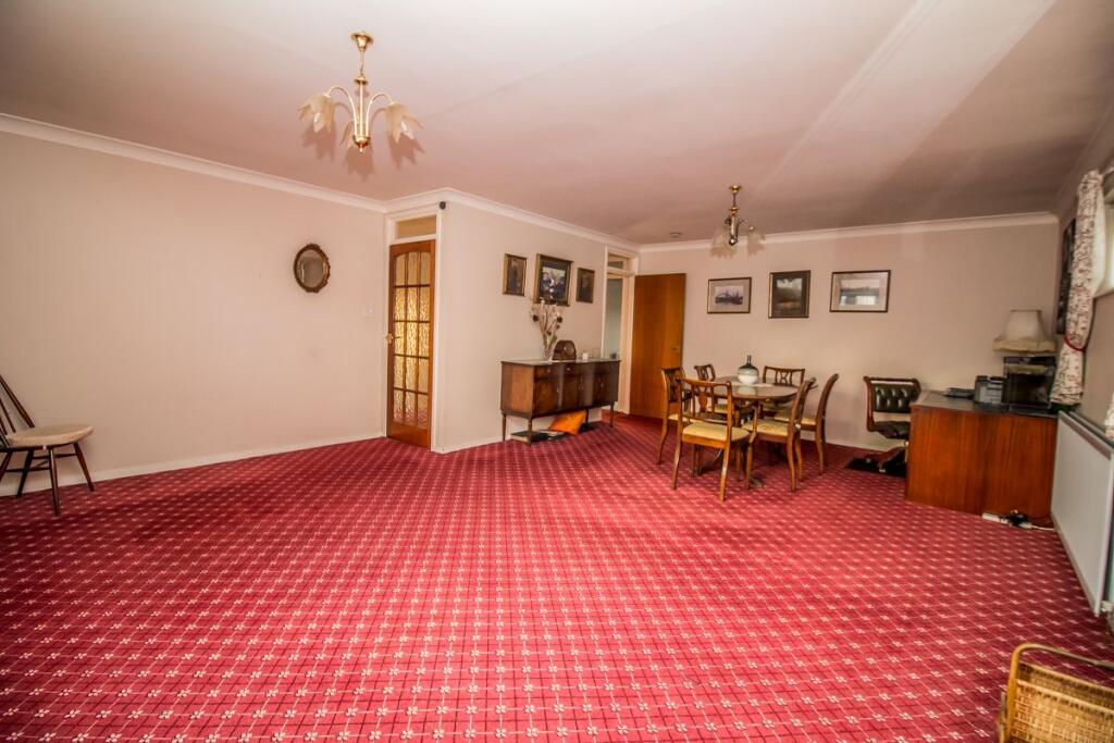 Lounge/Dining Pic 2.