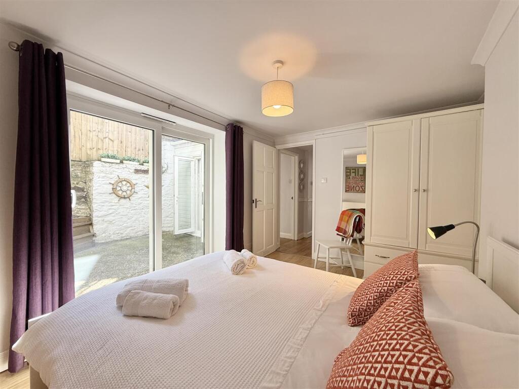 Bed 1 Towards Hallway.JPG