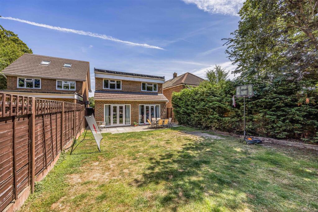 99 Church Road, Hayling Island-Small-PorticoMarket