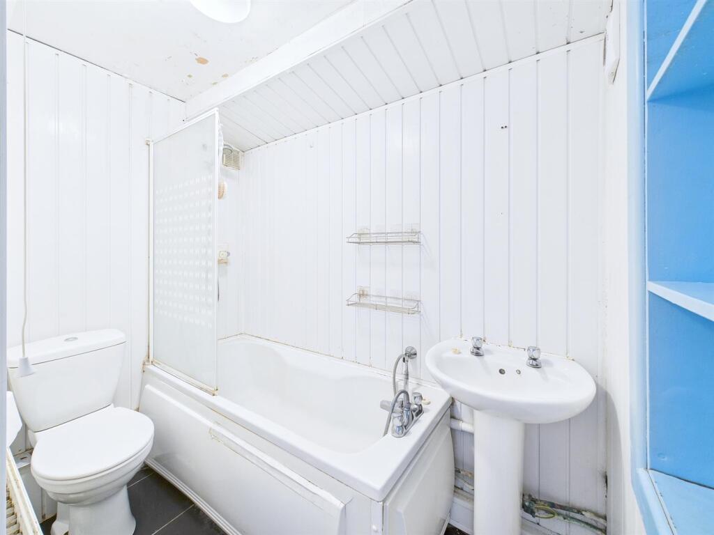 7 - 2 Bedroom terraced house.jpg