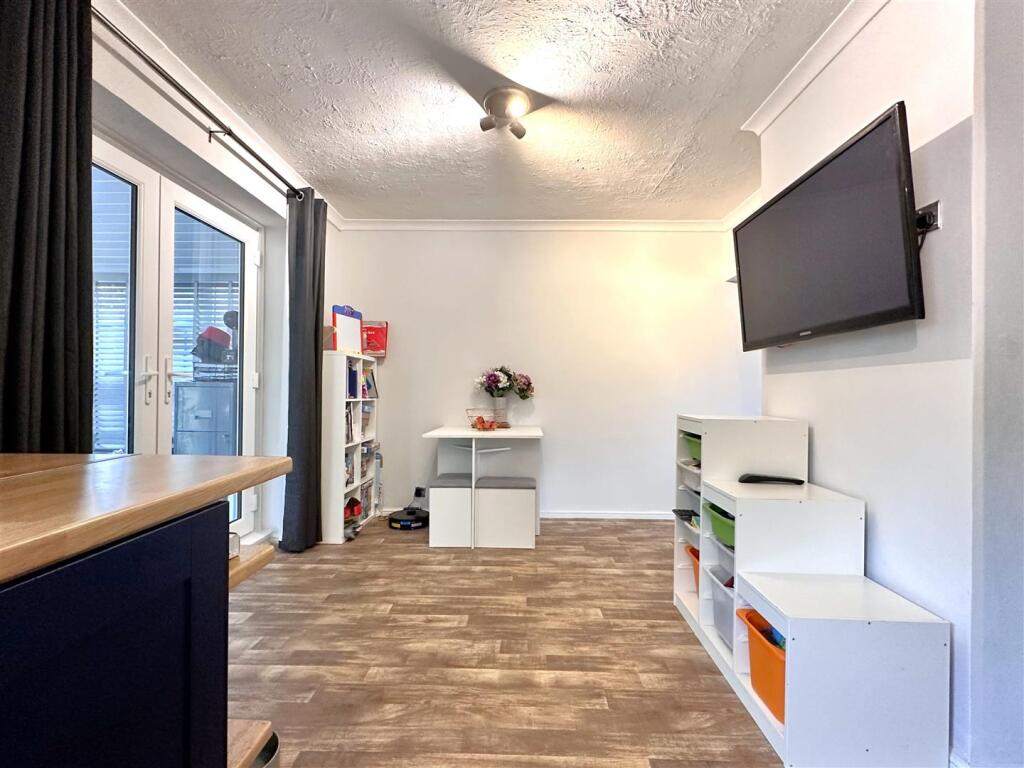 Dining Area 643