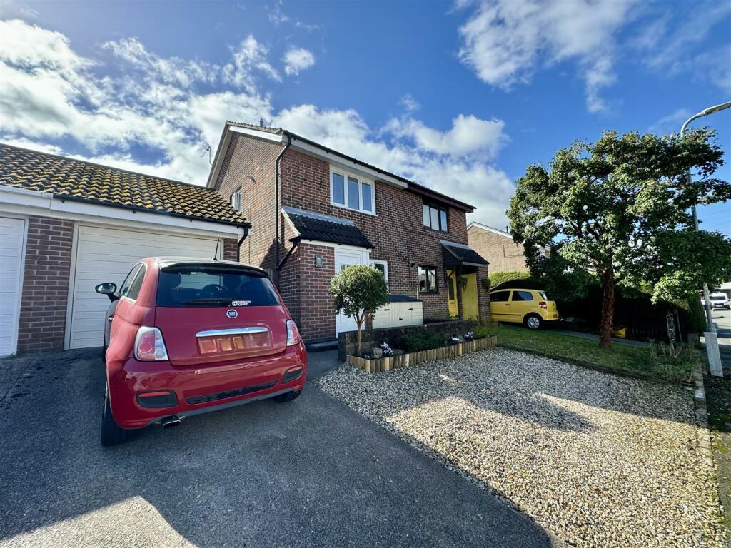GARAGE &amp; GARDENS