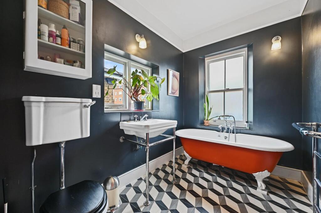 Goldhawk Road - Bathroom3 (1).JPG