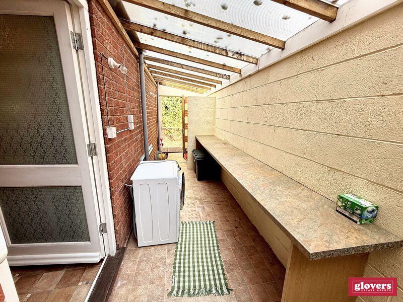 SIDE UTILITY AREA