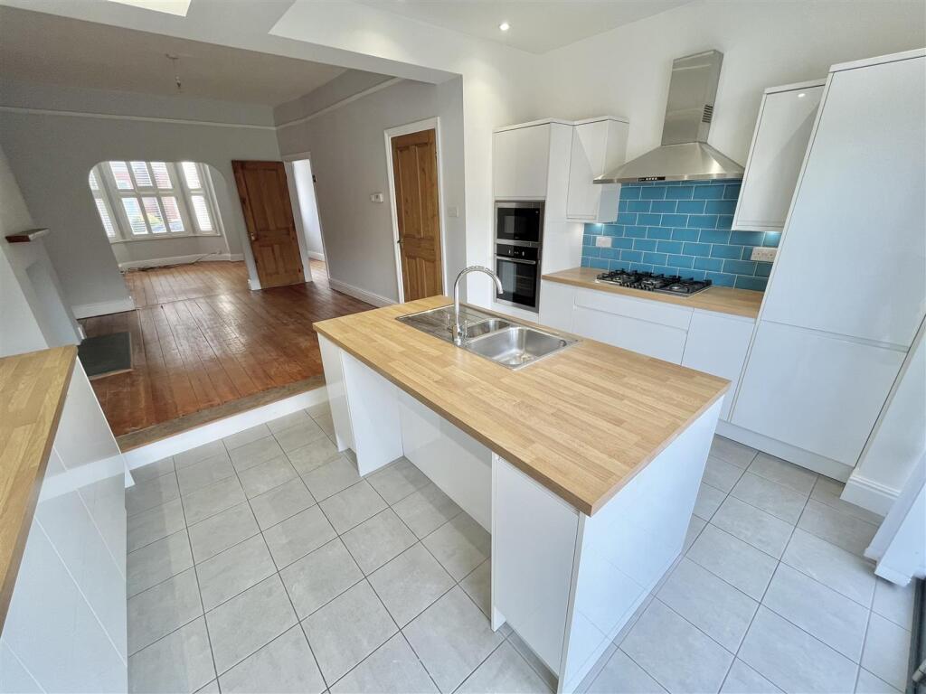 Breakfast Kitchen Aspect 2