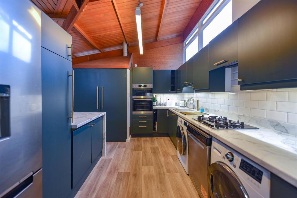kitchen2.jpg
