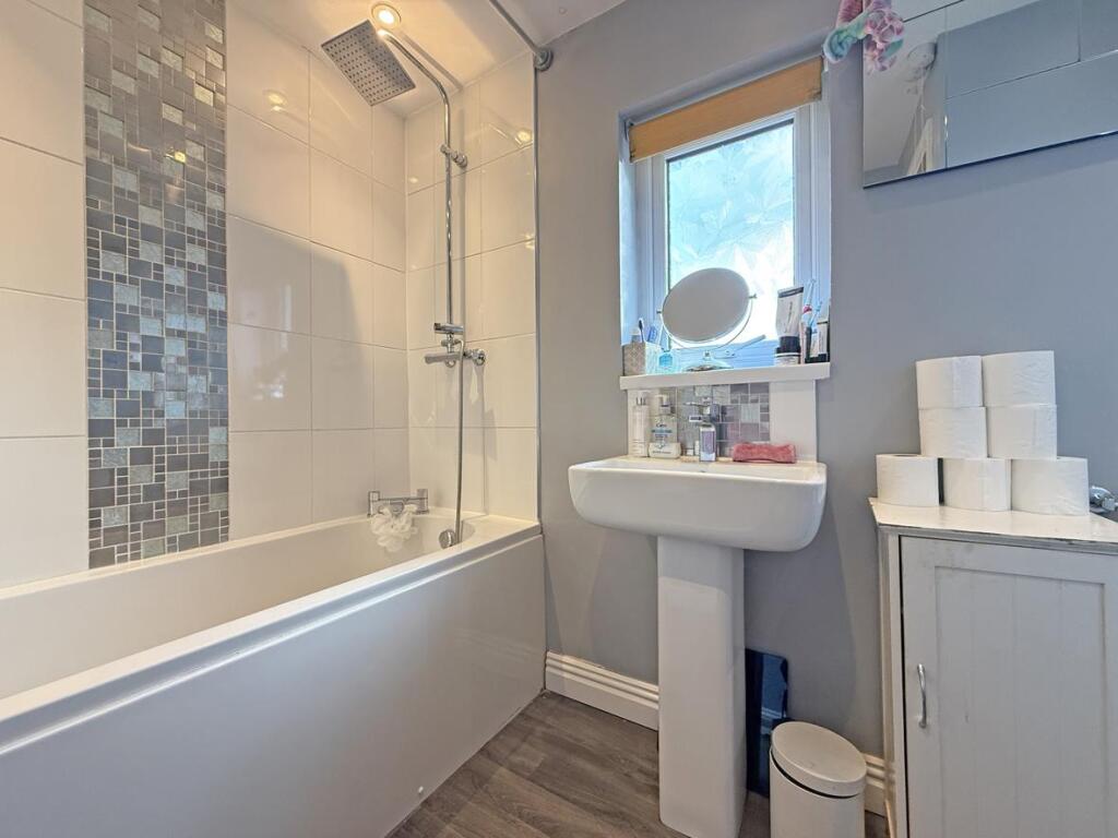 Chaucer Way 94 - Bathroom.jpg