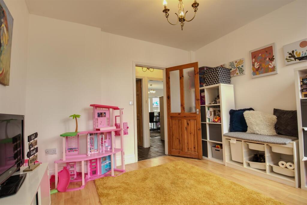 Front Room 1.jpeg