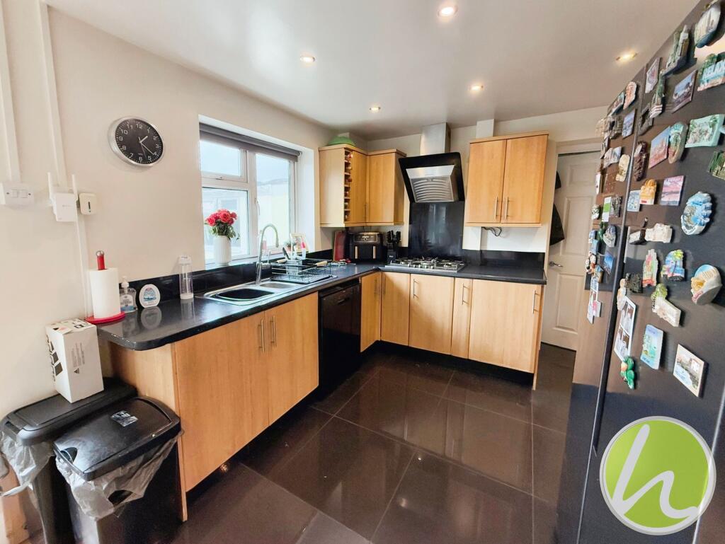 Kitchen/ Dining Room